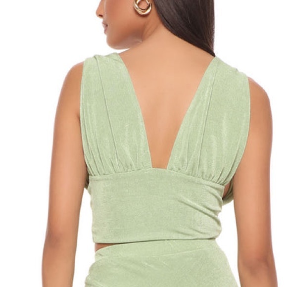 Light Green stretchy crop top size Medium Fashion Nova  EUC - Picture 2 of 8